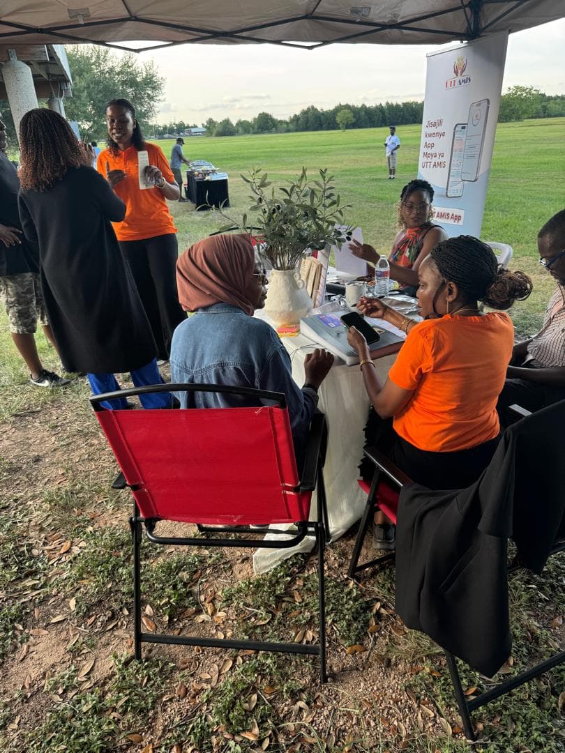 Community members at an investment class hosted by UTT-Amis